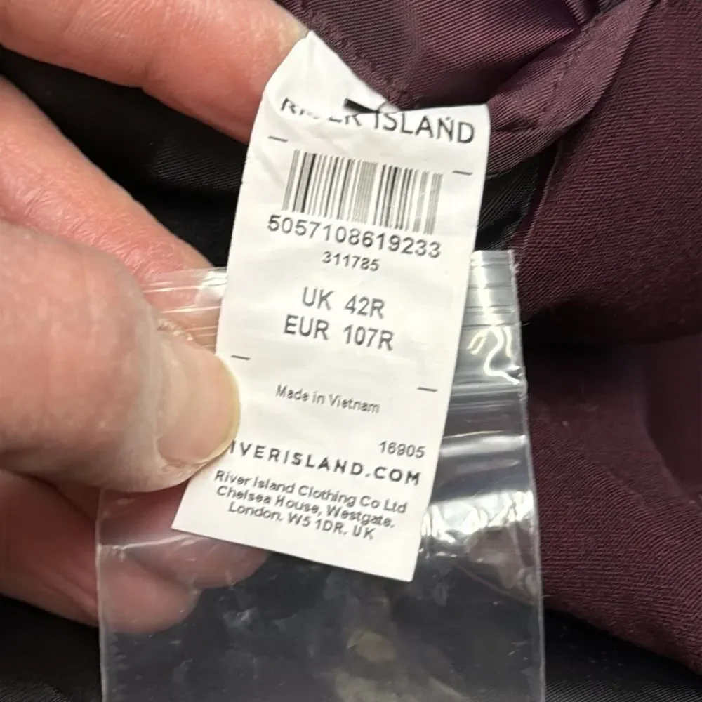 River Island questions leave